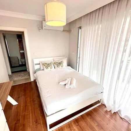 Cesme'de Havuzlu Evde Konaklayin * Cesme