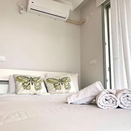 Cesme'de Havuzlu Evde Konaklayin Cesme