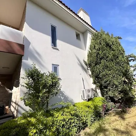 Villa Cesme'de Havuzlu Evde Konaklayin Cesme